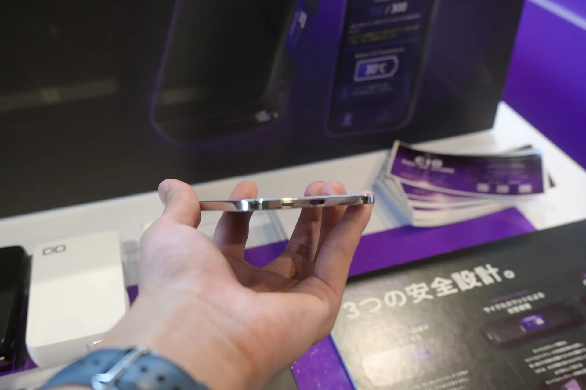 SMARTCOBY ULTRA SLIM SS5Kの金属ボディと薄さがわかる実機